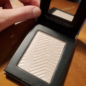 Lethal cosmetics iconic wavelength highlghter